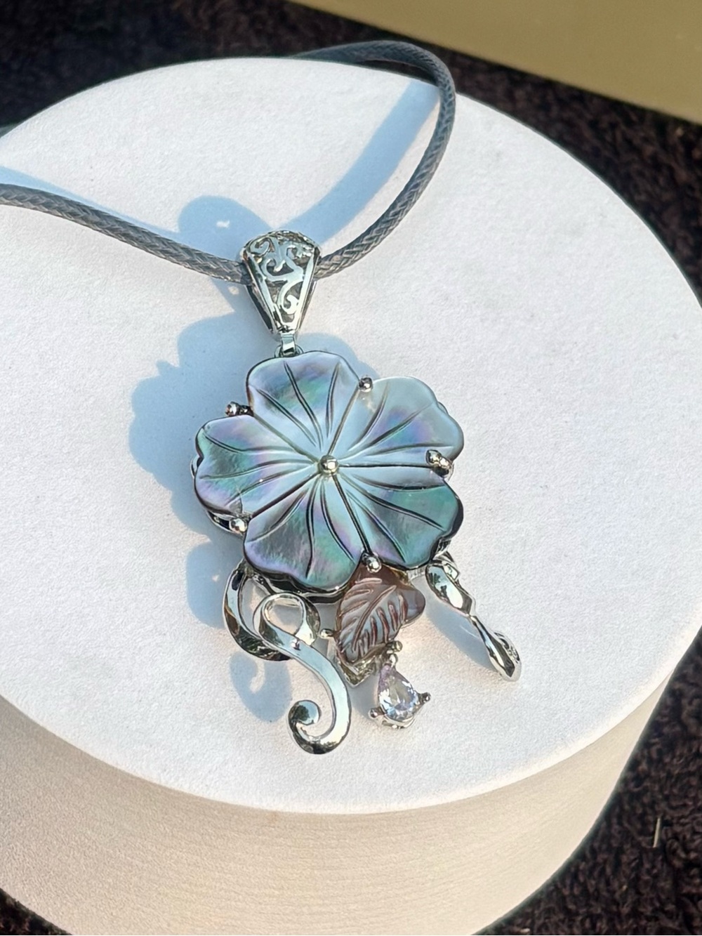 NEW! Flower Abalone Shell Necklace
